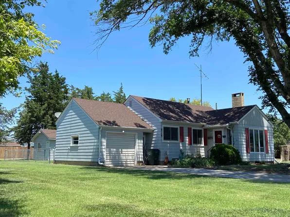 414 Beverly Dr, Ellinwood, KS 67526