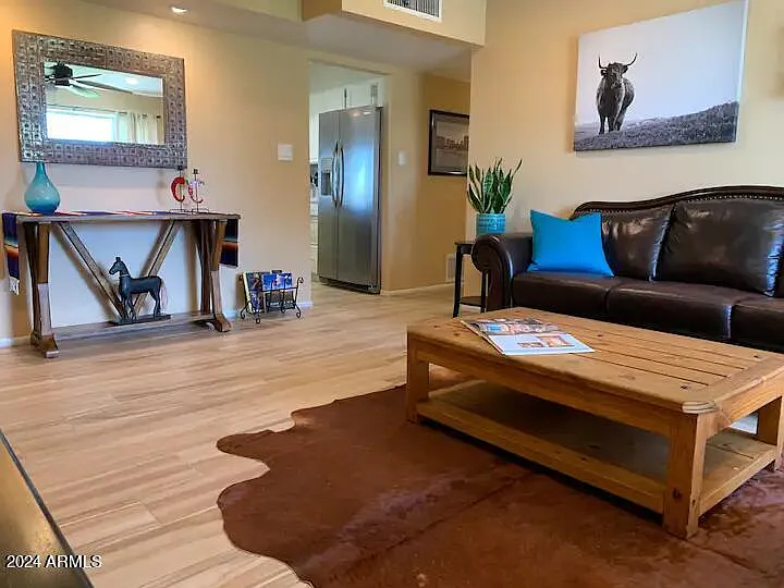3 bed, 1388 sqft, $2,499 — Photo 2