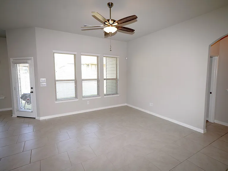 723 Gallorette Blf — Photo 17