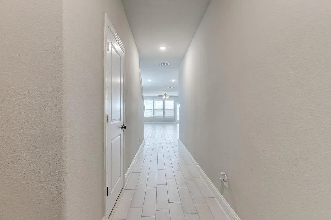 4 bed, 2.5 bath, 2253 sqft, $2,350 — Photo 3