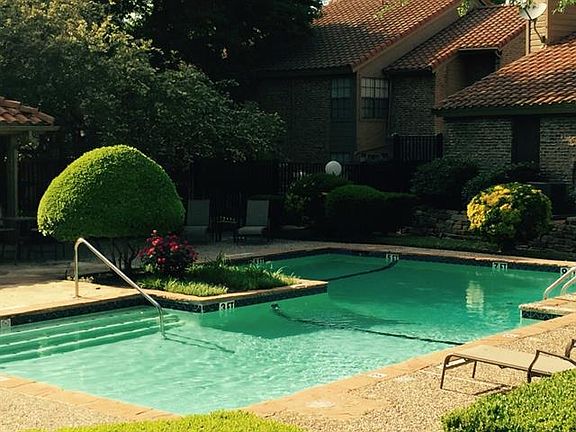 2nd image of 333 Melrose Dr APT 19A