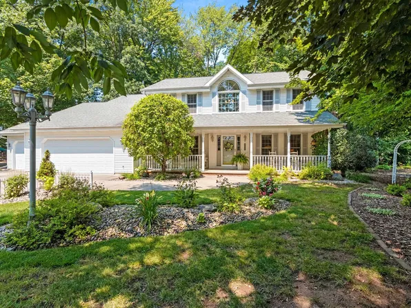 W5940 Moonflower Dr, Appleton, WI 54915