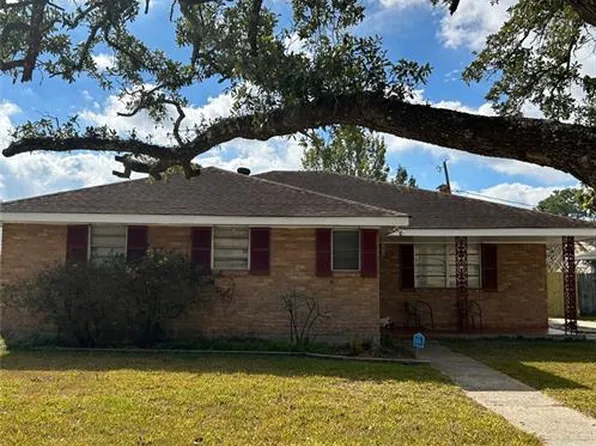 5301 Berkley Dr, New Orleans, LA 70131
