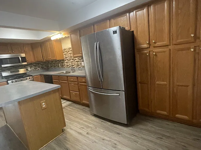 1323 Lindsay Ln — Photo 8