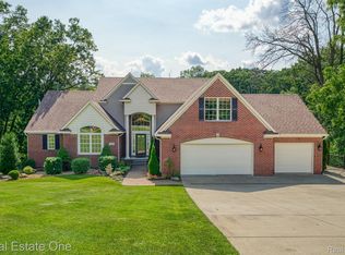 3136 Hunters Way, Pinckney, MI 48169