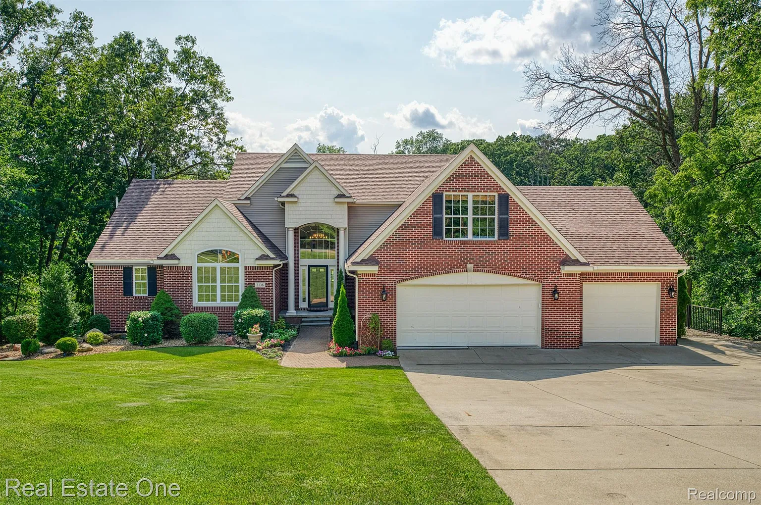 3136 Hunters Way photo 1
