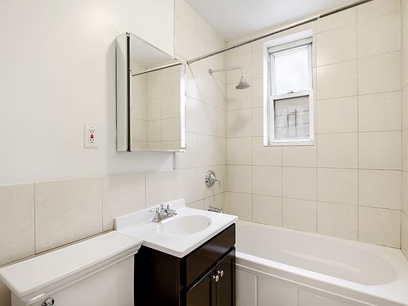 5th image of 3049 Crescent St APT H1b5