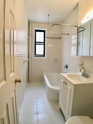 Rented by Bohemia Realty Group | media 28