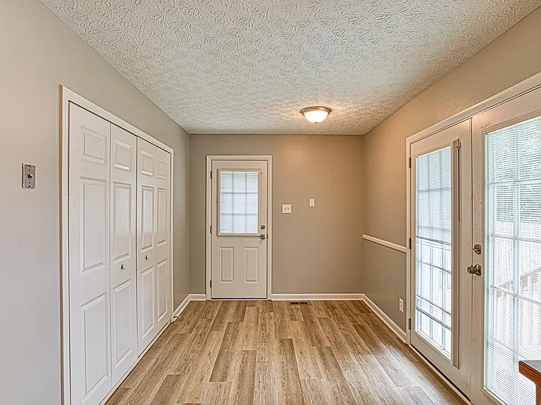 8111 Edsel Ln — Photo 13