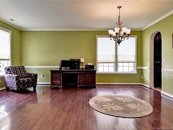 5th image of 503 Queensbury Ln