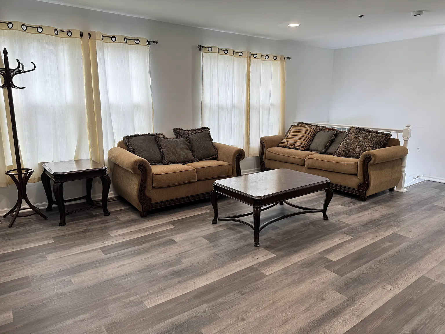 246 Matthews Dr — Photo 2