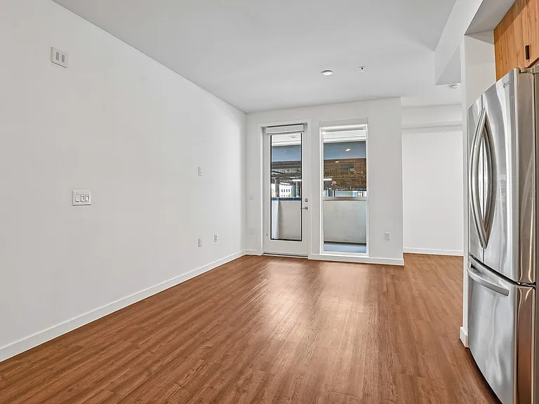 689 S Catalina — Photo 14