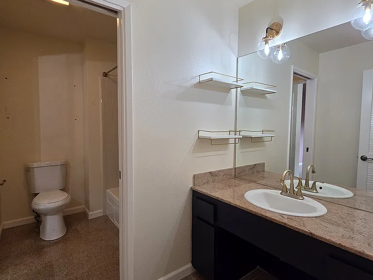 878 Woodside Ln E #2 — Photo 25