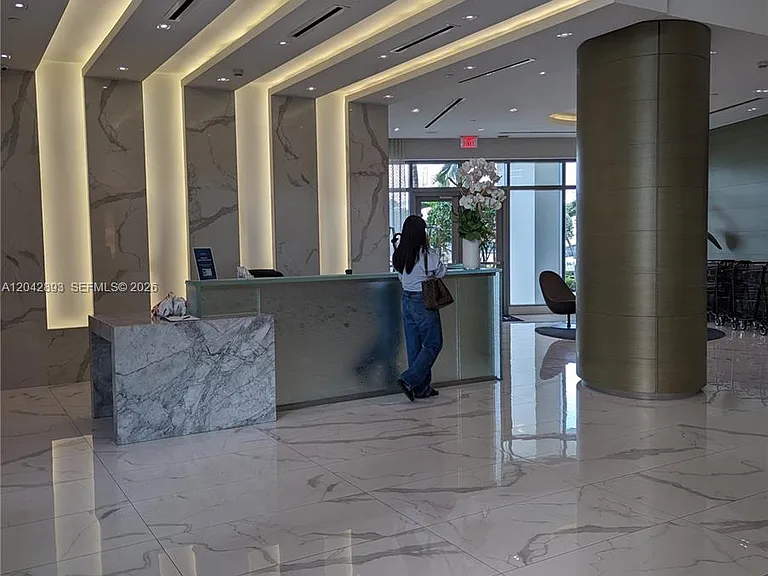 17111 E Biscayne Blvd #1011 — Photo 6