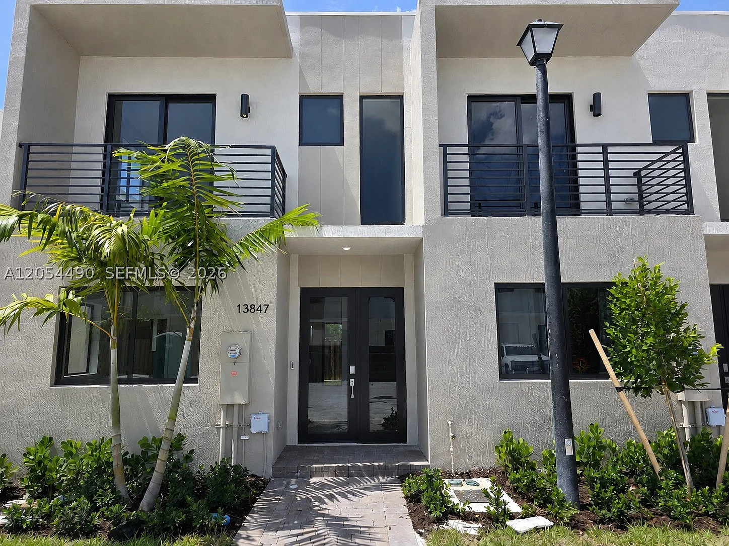 4 bed, 3.5 bath, $2,900 — Photo 1
