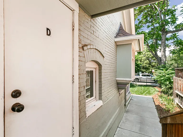 208 S Lincoln St #D — Photo 4
