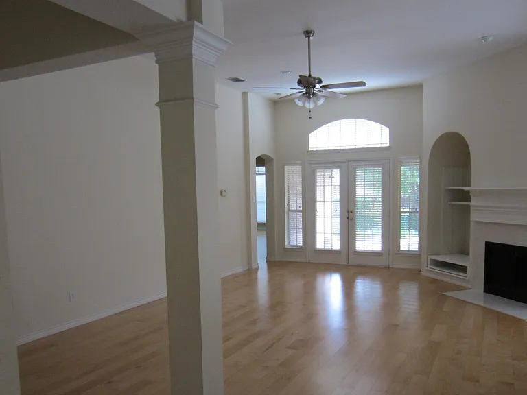 7016 Randall Way — Photo 2