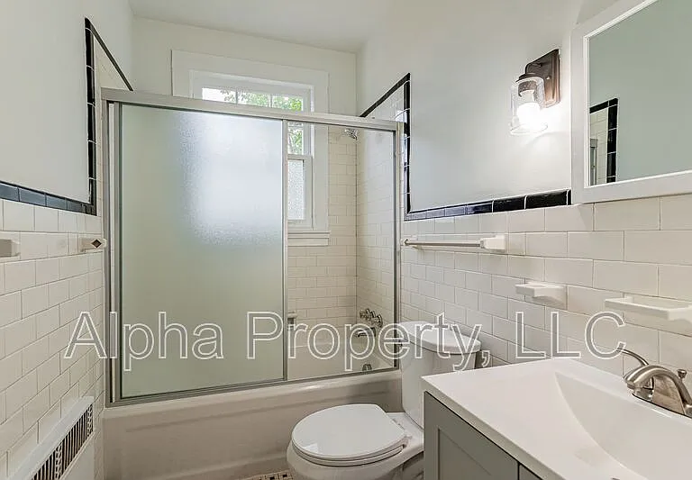 712 Augusta St — Photo 18