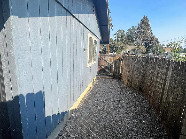 765 SE Russell St — Photo 22