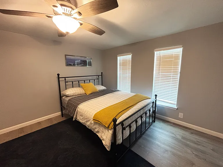 Queen Bed Suite 1
