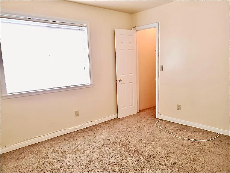 1462 S 45th St — Photo 15