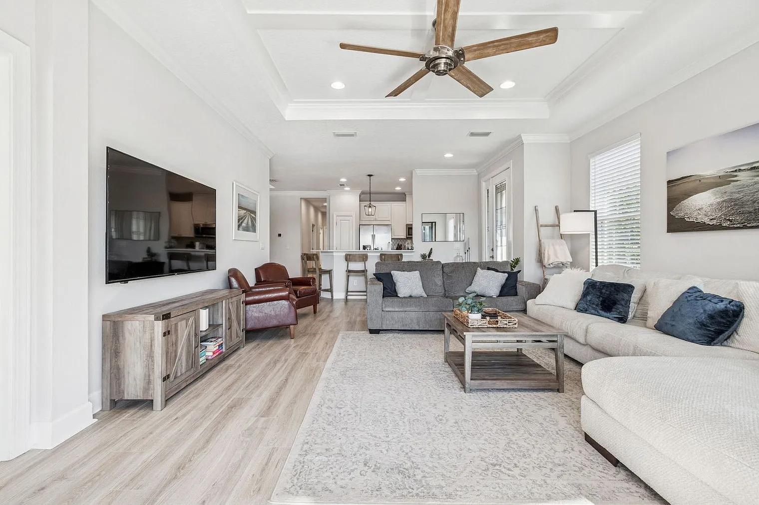 3 bed, 2.0 bath, 1679 sqft, $7,500 — Photo 3
