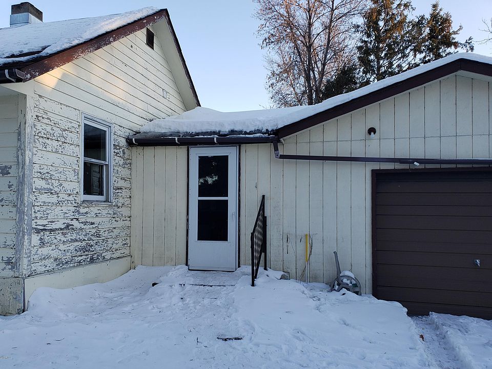 2nd image of 260 E Nelson Ave