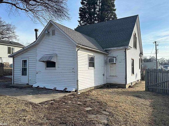 4th image of 1701 Court Ave
