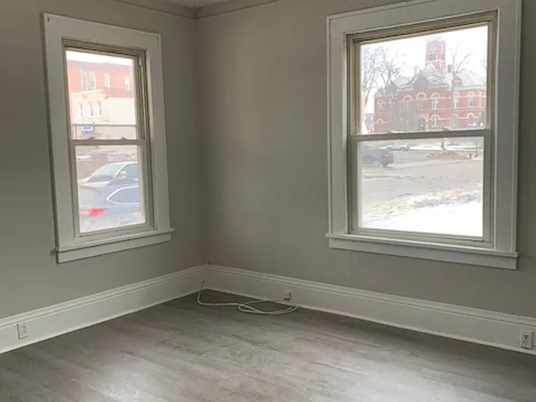 121 S Court St — Photo 11