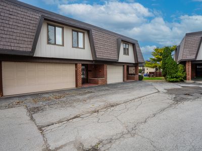 4 Cour La Salle, Palos Hills, IL, 60465