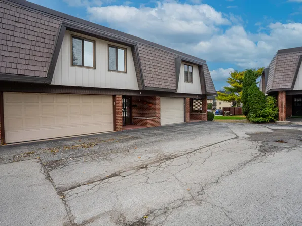 4 Cour La Salle, Palos Hills, IL 60465