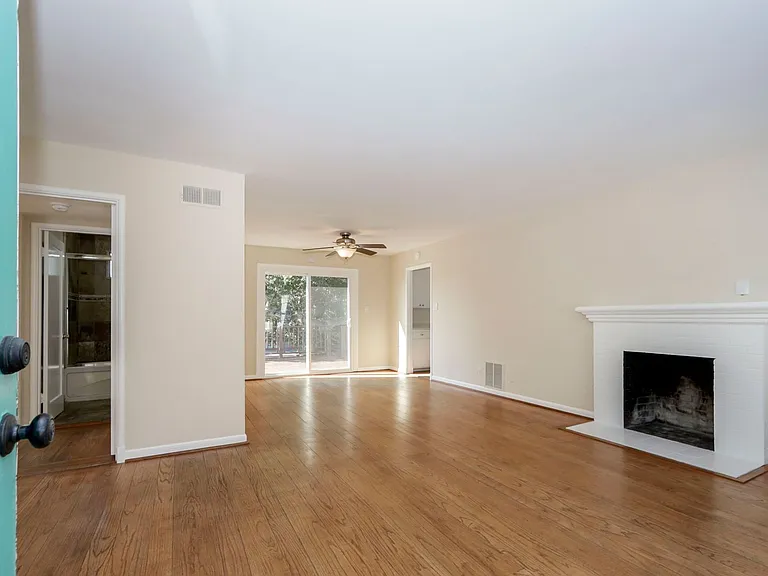 320 La Casa Ave — Photo 2