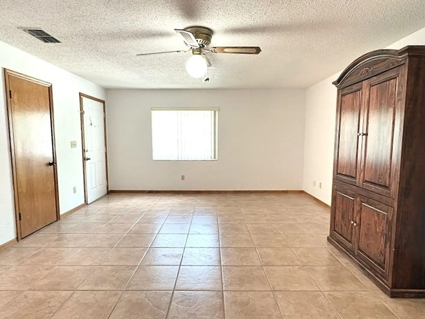 Cozy 2 Bedroom First Floor Condo! — Photo 3