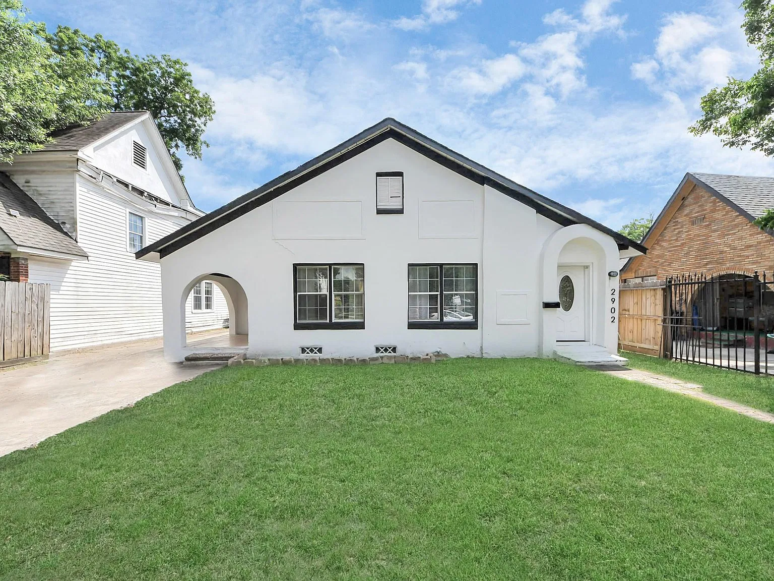 2 bed, 1.0 bath, 1322 sqft, $1,650 — Photo 1