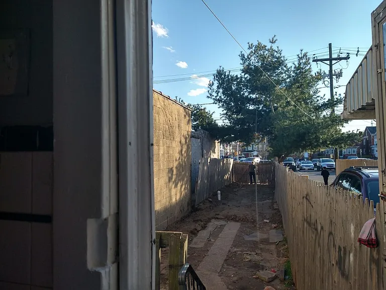 837 Genesee St — Photo 14