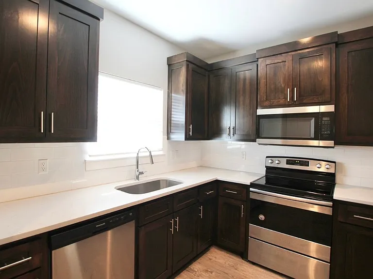 307 N Henry St #15 — Photo 7