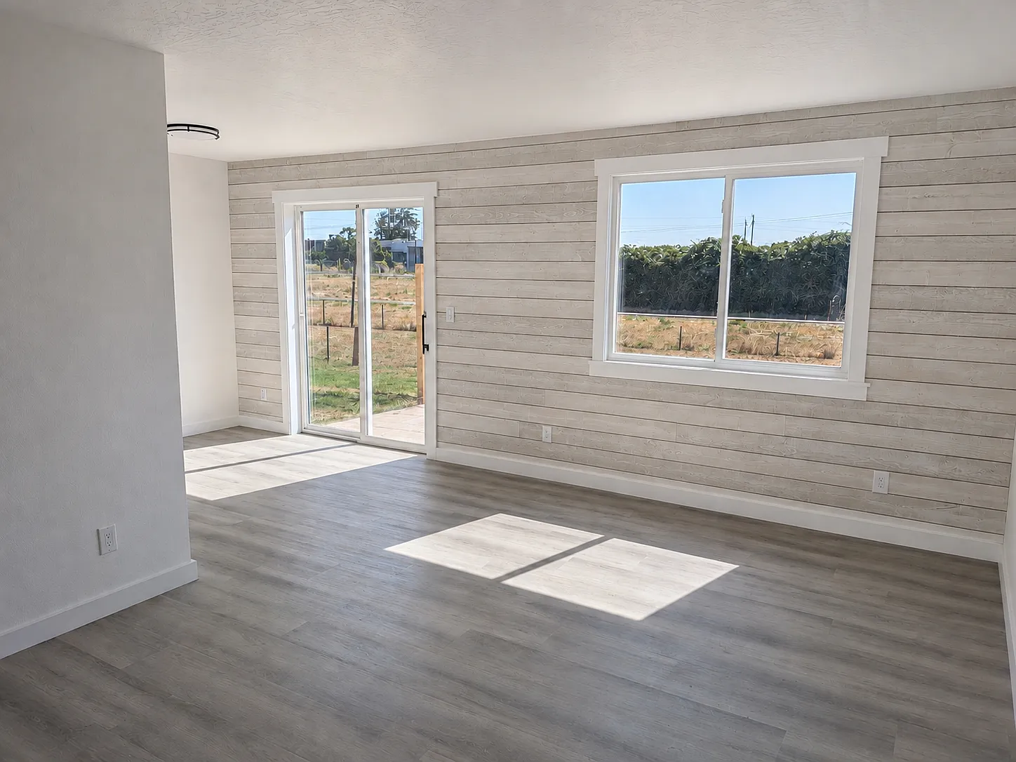 3 bed, 1.5 bath, 1100 sqft, $2,450 — Photo 2