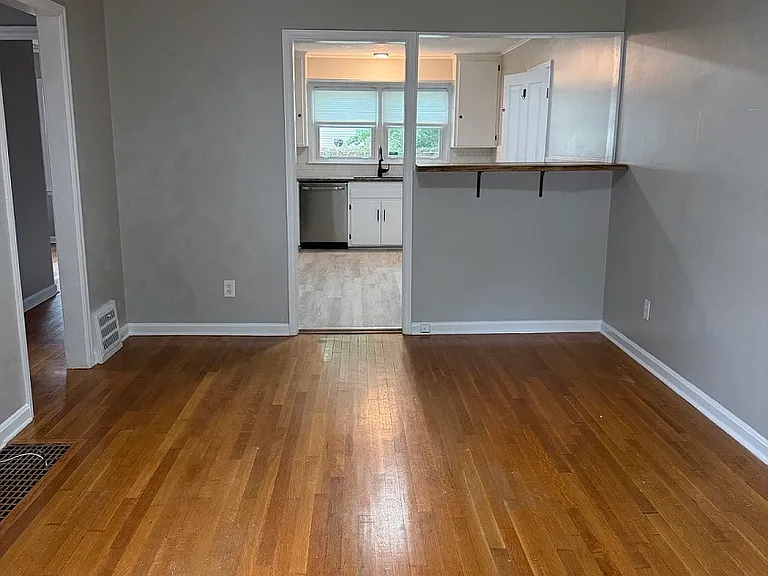 5444 Cedar St — Photo 5
