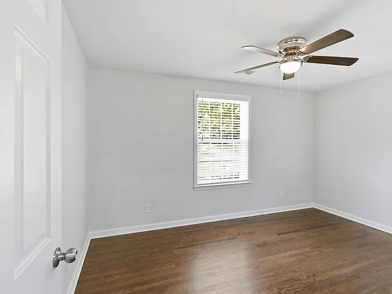 340 Lynn Dr — Photo 14