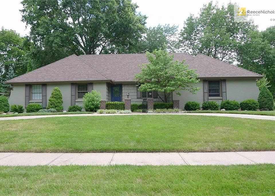 Front of Home With Circle Drive & Entry Courtyard.