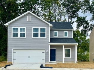 532 Auld Farm Cir, Akron, OH