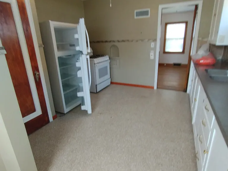 2116 S Clinton St — Photo 14