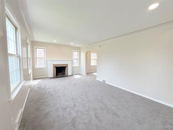 2nd image of 11375 Roxbury St