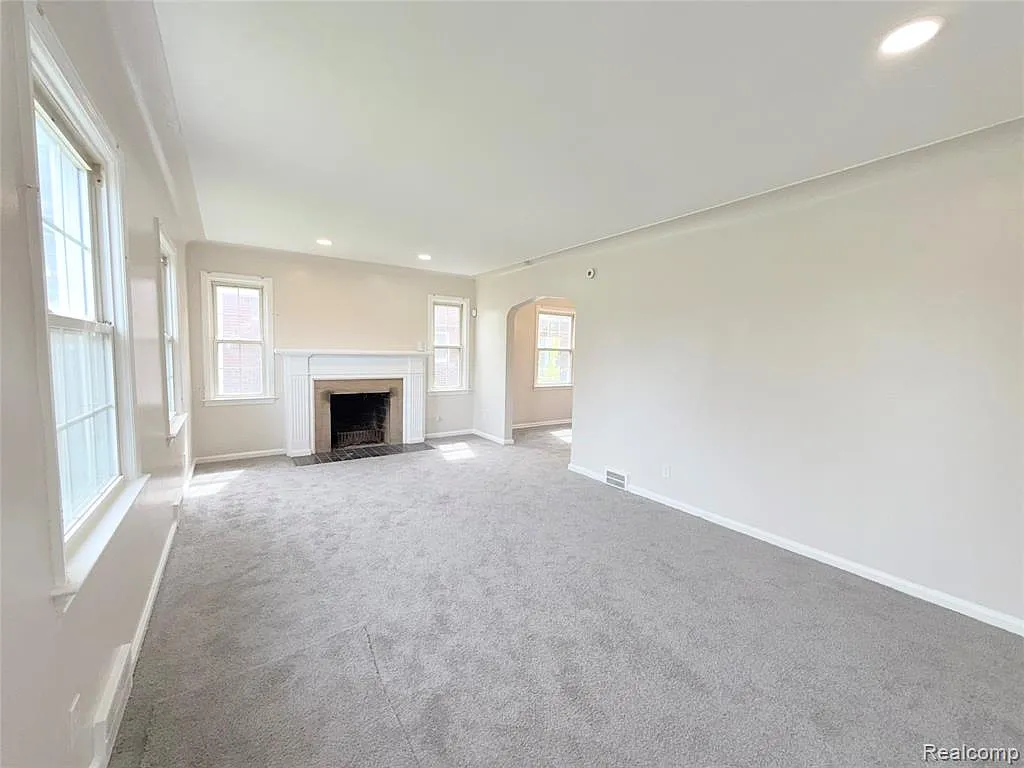 Building Photo - 11375 Roxbury St