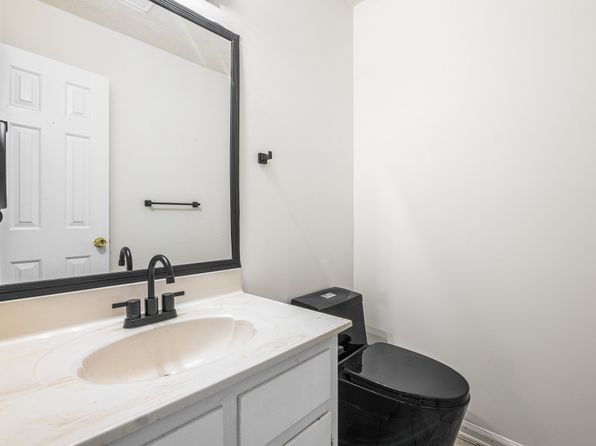 1019 Green Valley Dr NW