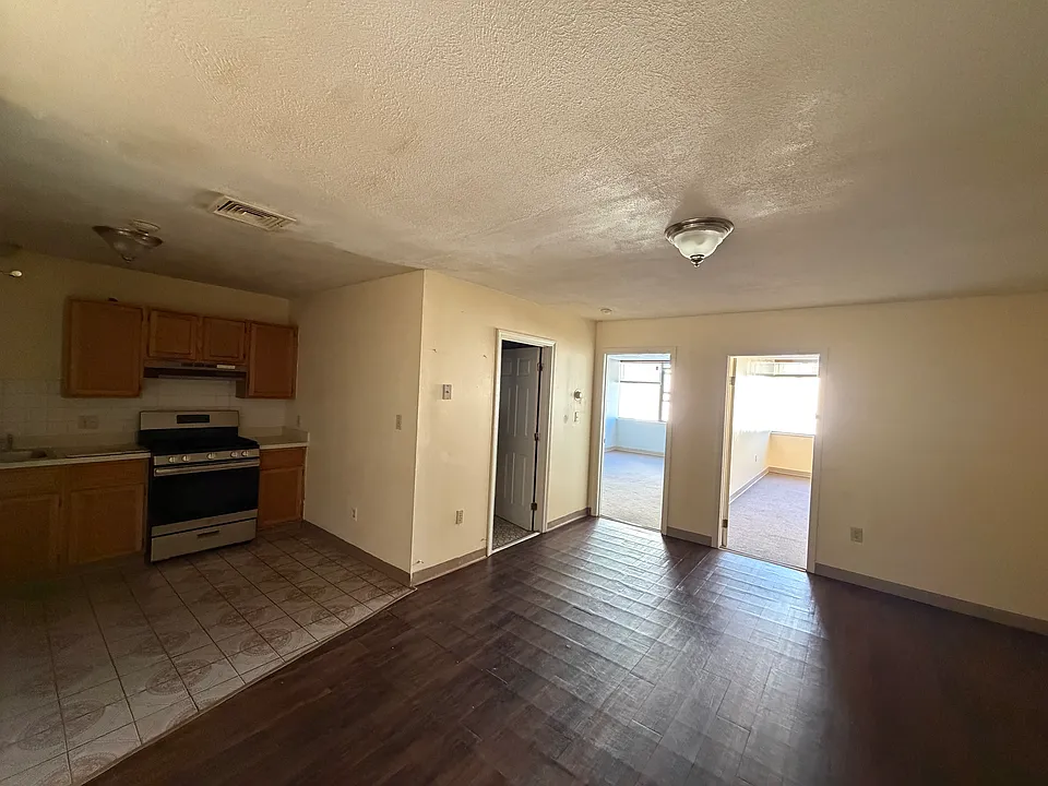 285 Main St #5