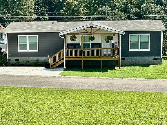 3rd image of 125 Evelyn Jean Dr