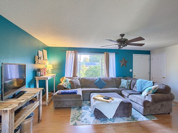 3rd image of 4847 Aqua Dr E