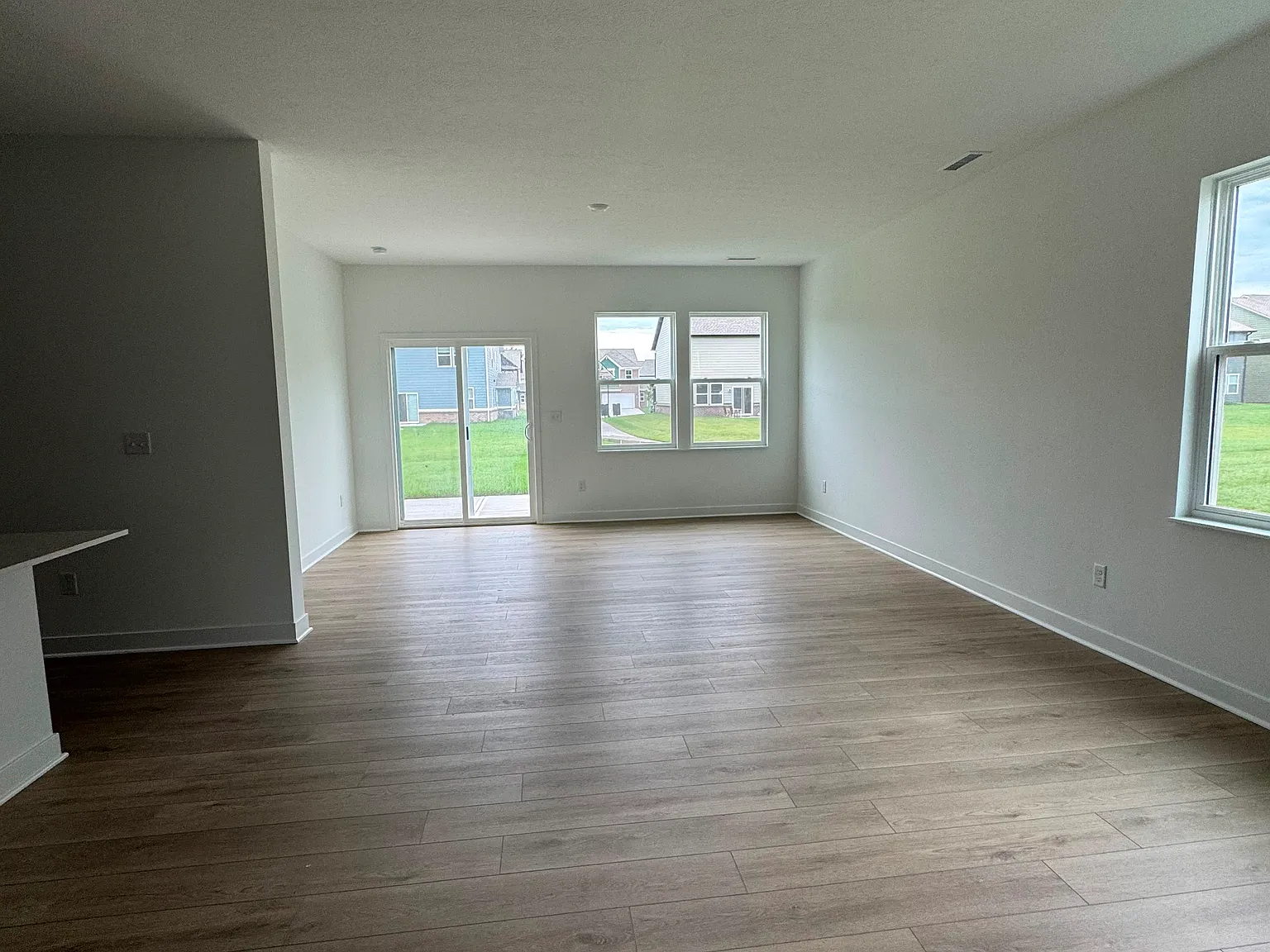 5 bed, 2460 sqft, $2,645 — Photo 4