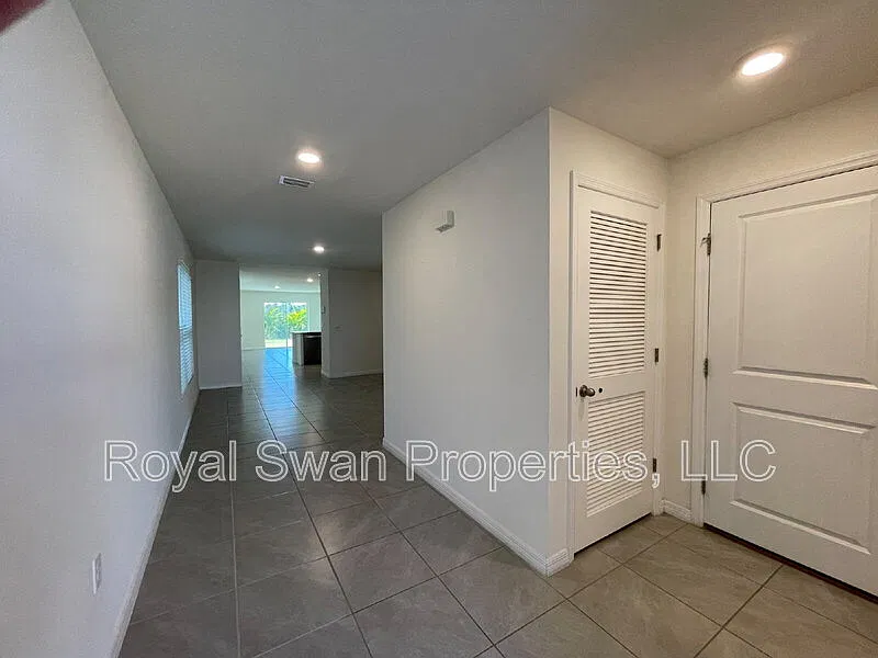 3 bed, 2.0 bath, 1566 sqft, $2,495 — Photo 2